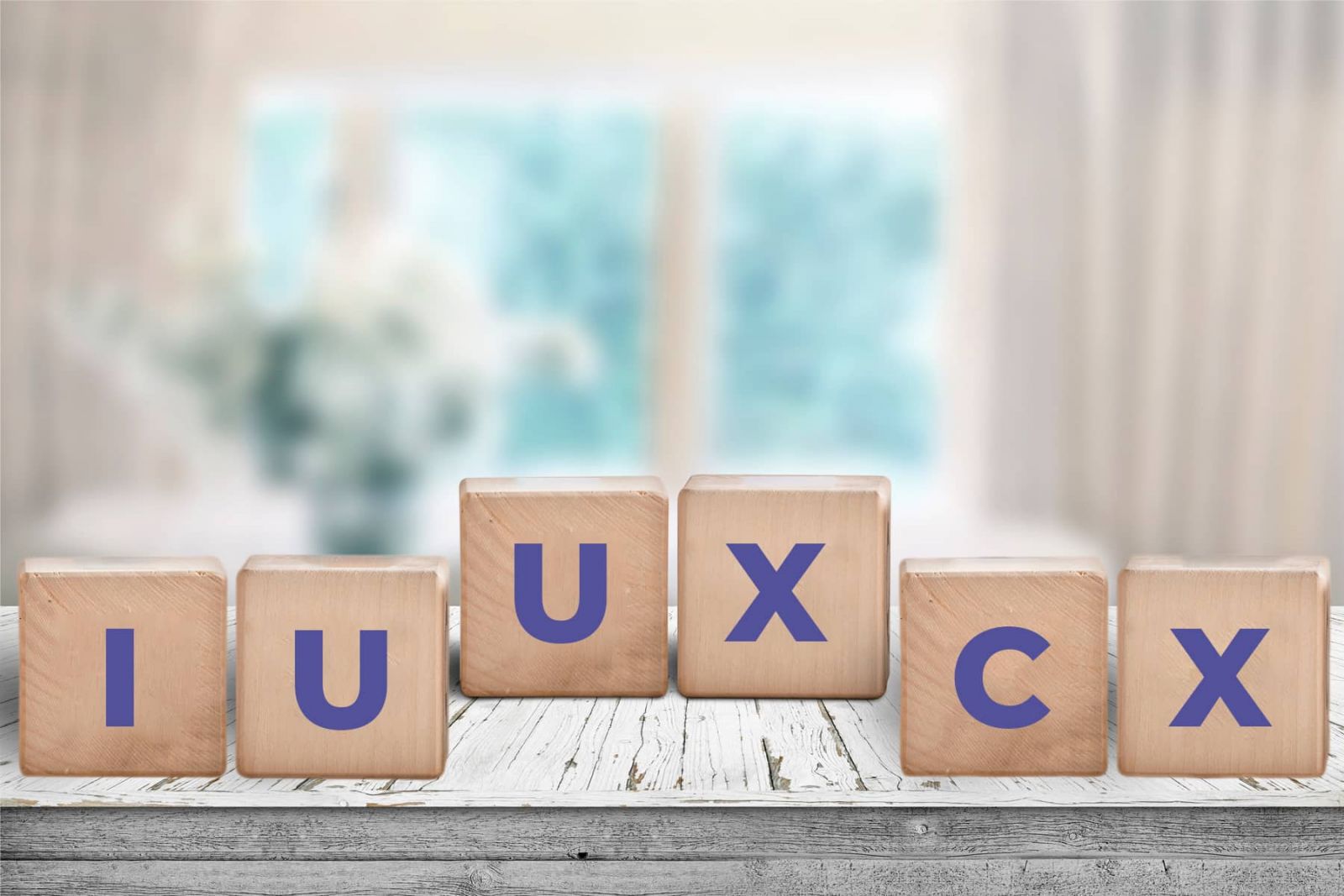 Persona interactuando con una interfaz digital que representa UX, UI y CX en una pyme.